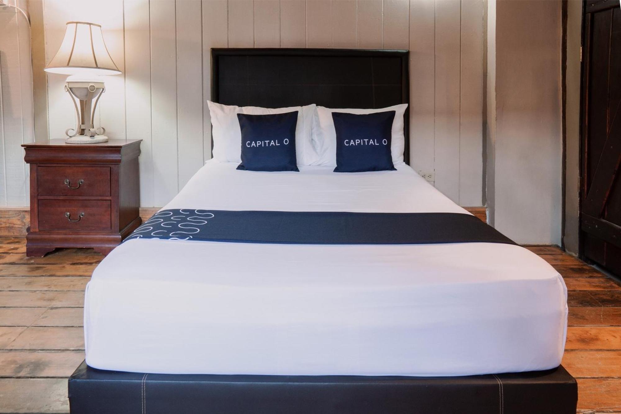 Capital O Hotel Villa Azura テカテ エクステリア 写真