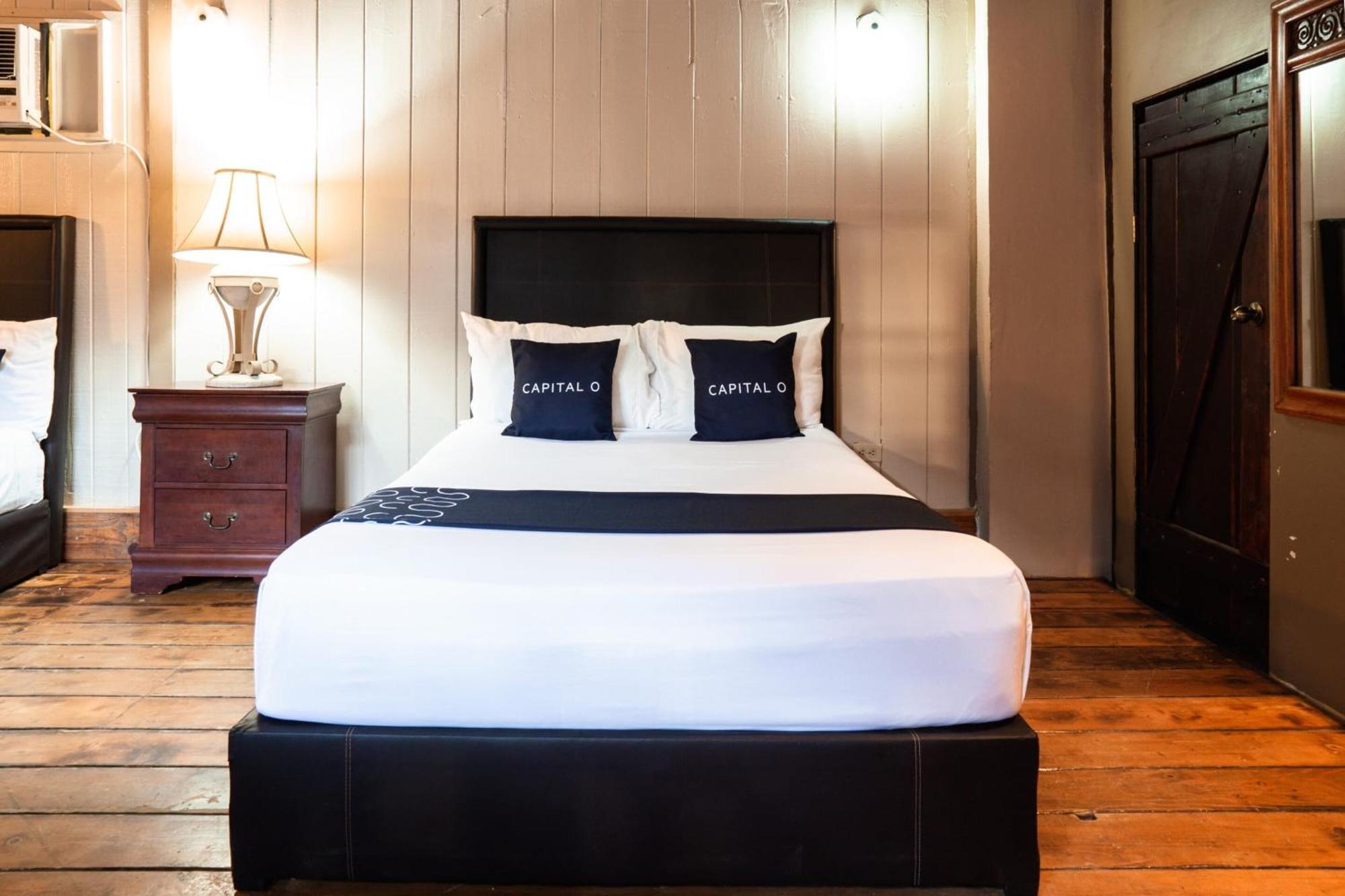 Capital O Hotel Villa Azura テカテ エクステリア 写真