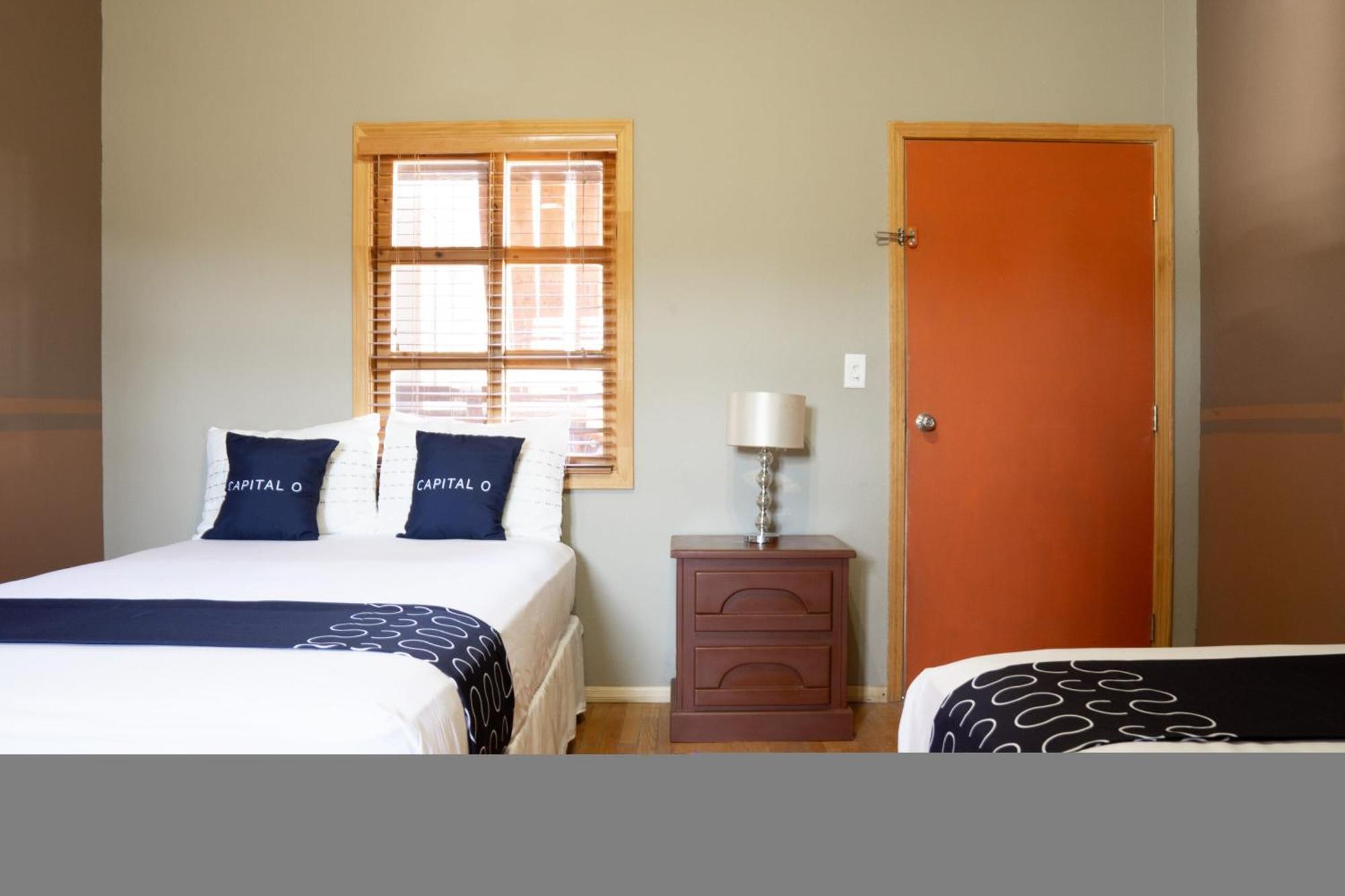 Capital O Hotel Villa Azura テカテ エクステリア 写真