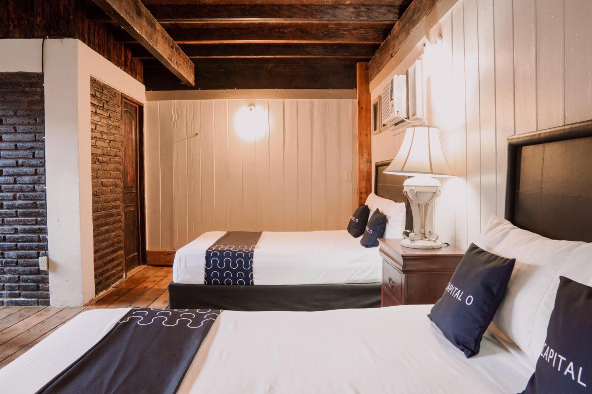 Capital O Hotel Villa Azura テカテ エクステリア 写真