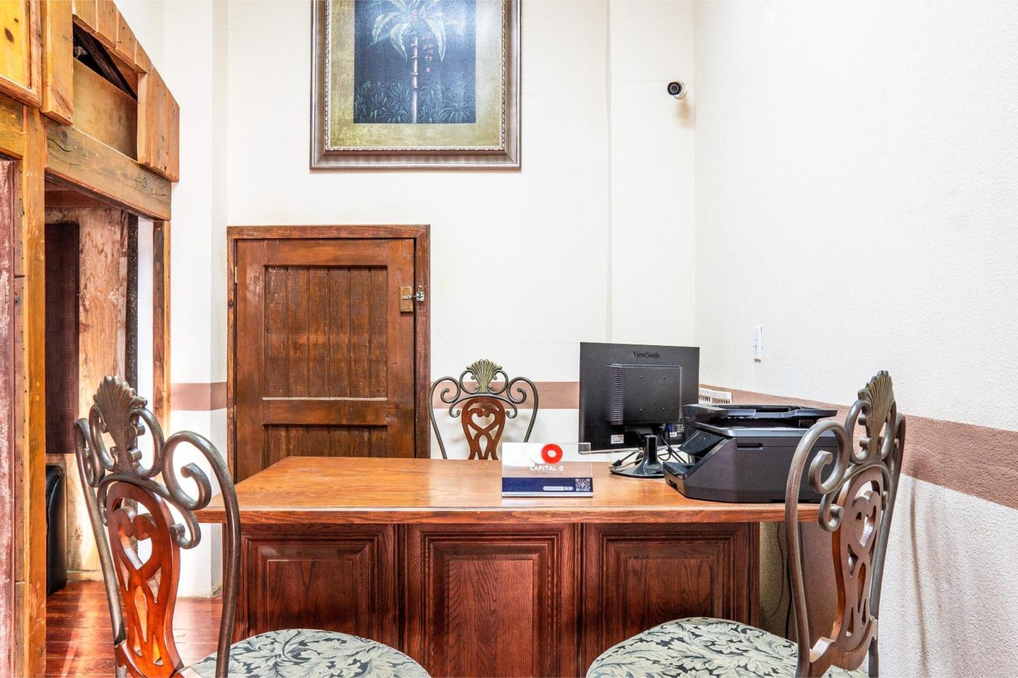 Capital O Hotel Villa Azura テカテ エクステリア 写真